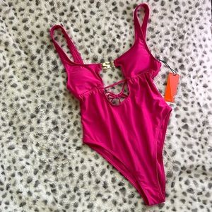 Pink swimsuit from forever 21 never worn size small.